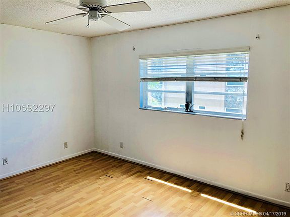 5th image of 414 SE 10th St APT 307