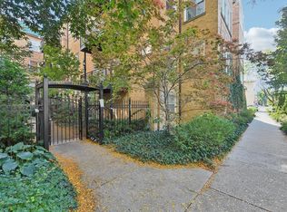 7621 N Greenview Ave APT 1A, Chicago, IL 60626