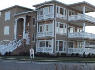 8 Hart Ave, Ventnor City, NJ 08406