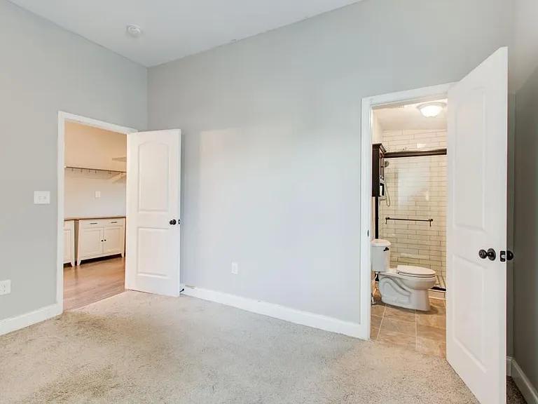 592 Martin St SE — Photo 12