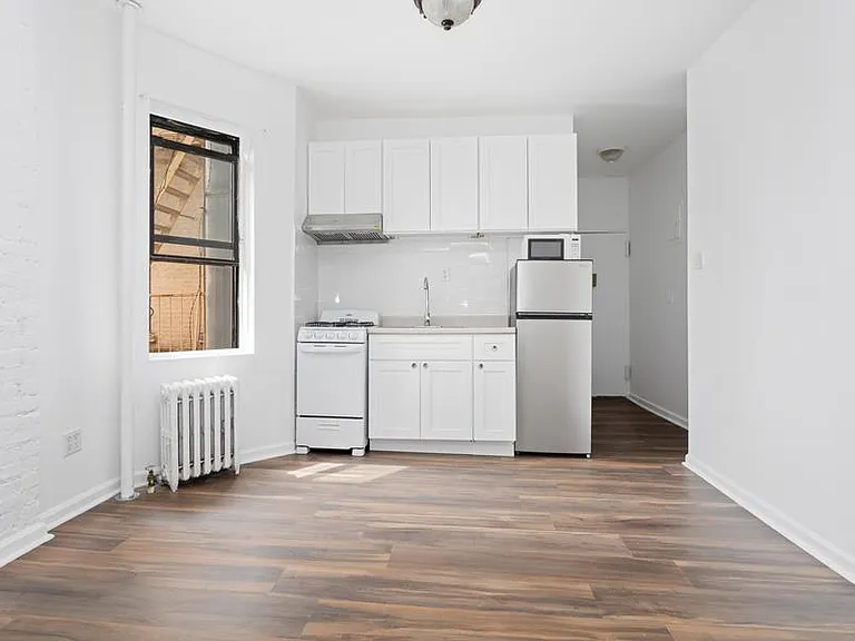 172 Delancey St #4B — Photo 5
