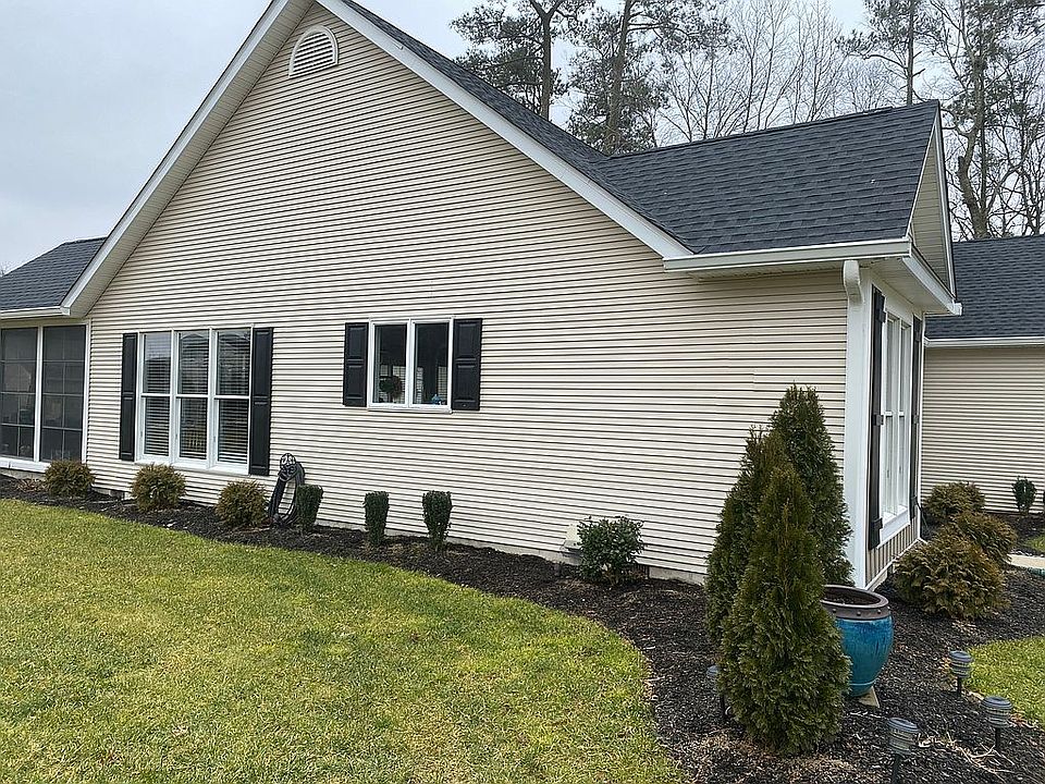 2nd image of 220 Tanglewood Dr