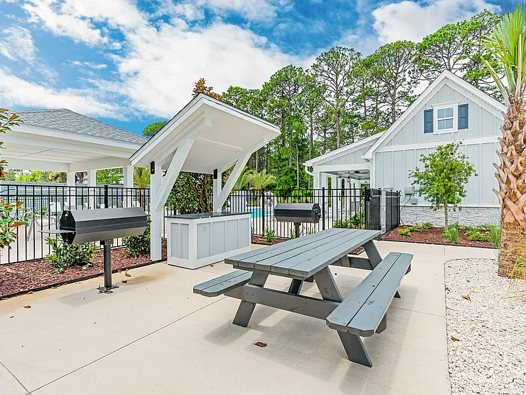 302 Cyan Ln — Photo 35