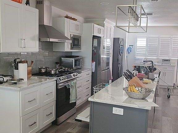 2nd image of 710 Magnolia Pl