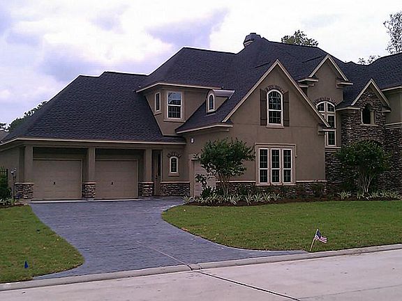 A pattern concrete drive adds an elegant look and provides easy access to the 3 car garage.