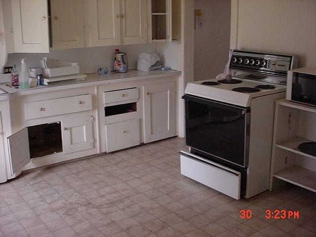 2nd image of 317 W Avenue G
