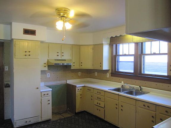 2nd image of 1322 N Park St
