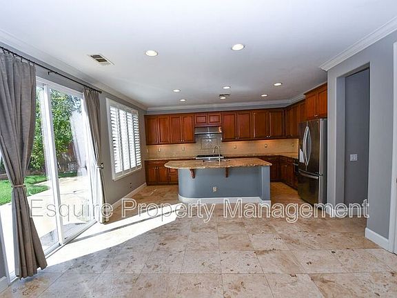 4th image of 1763 Alta Vista Pl