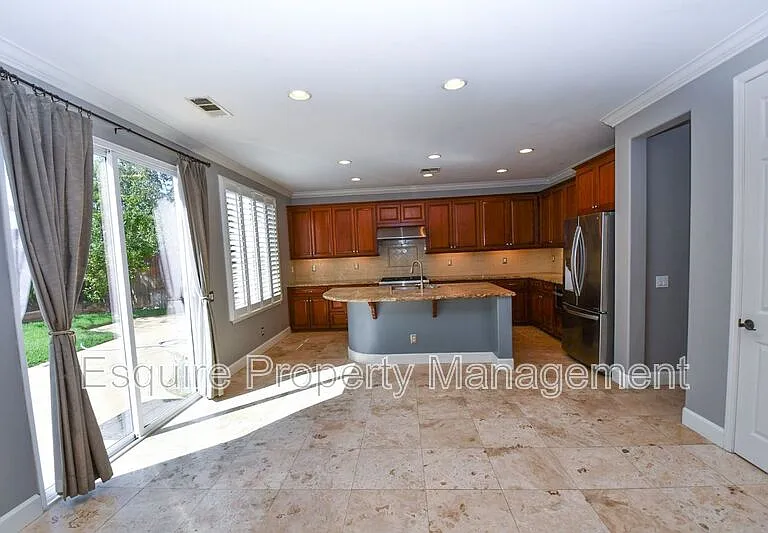 1763 Alta Vista Pl — Photo 4