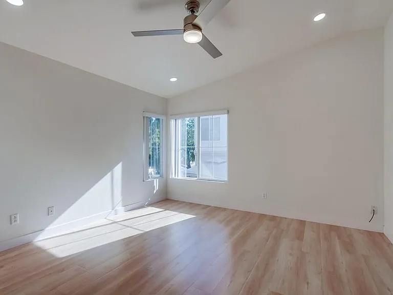 11655-8 Compass Point Dr N — Photo 4