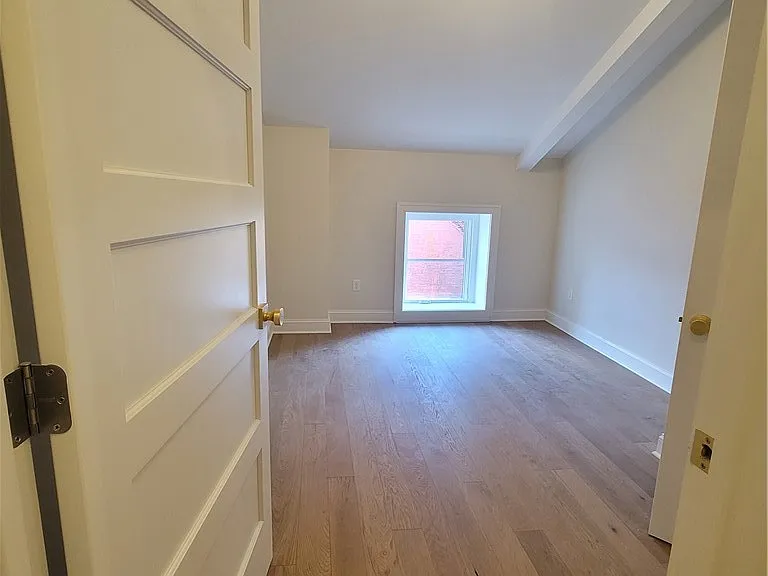 884 Main St #4 — Photo 9