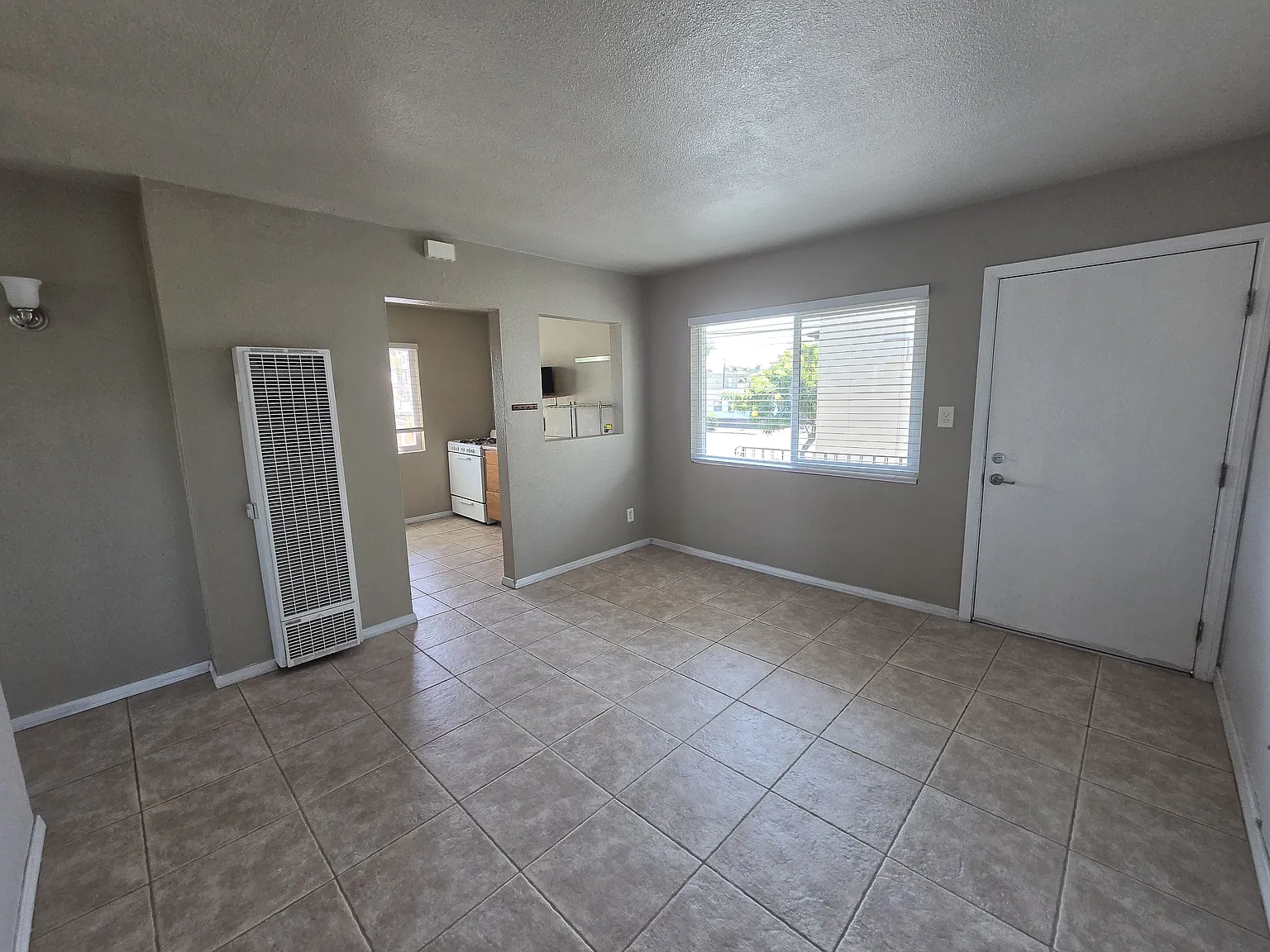2 bed, 675 sqft, $2,045 — Photo 2