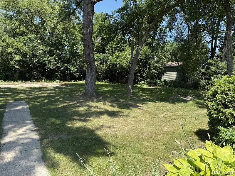 2 bed, 1.0 bath, 812 sqft, $1,395 — Photo 3