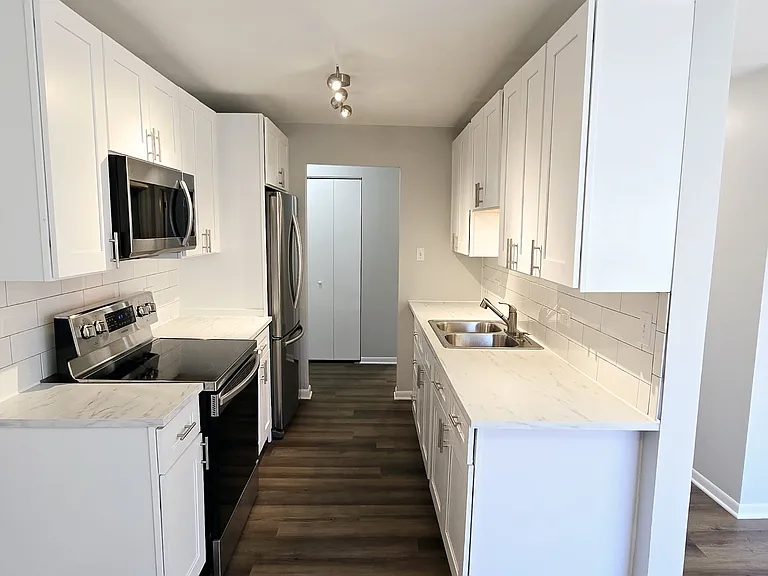 10 Oak Ave — Photo 5