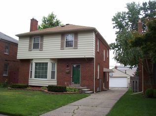 21209 Bournemouth St, Harper Woods, MI 48225