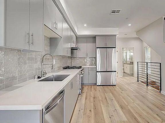 3rd image of 834 N June St