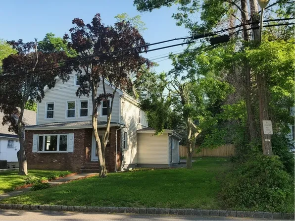 79 Susquehanna Ave, Great Neck, NY 11021