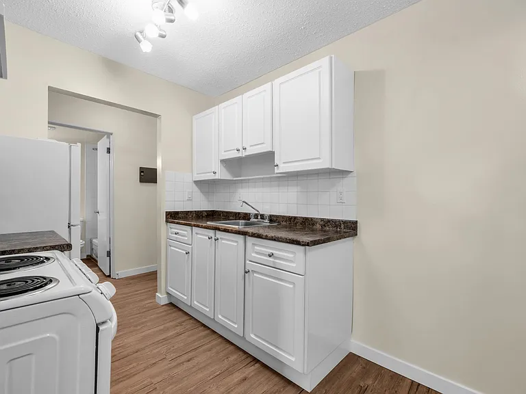 5130 Irving St — Photo 17