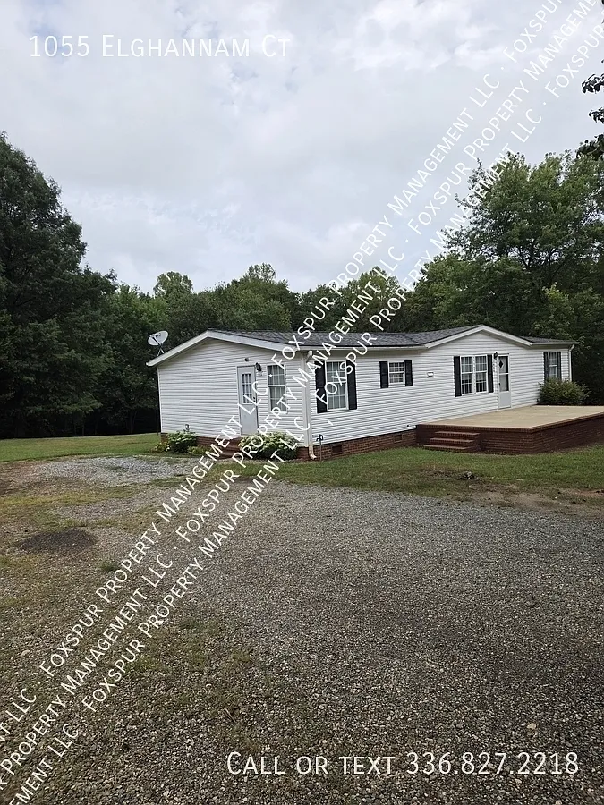 3 bed, 1404 sqft, $1,100 — Photo 1