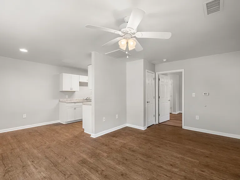 Weatherstone Park Apartments — Photo 5