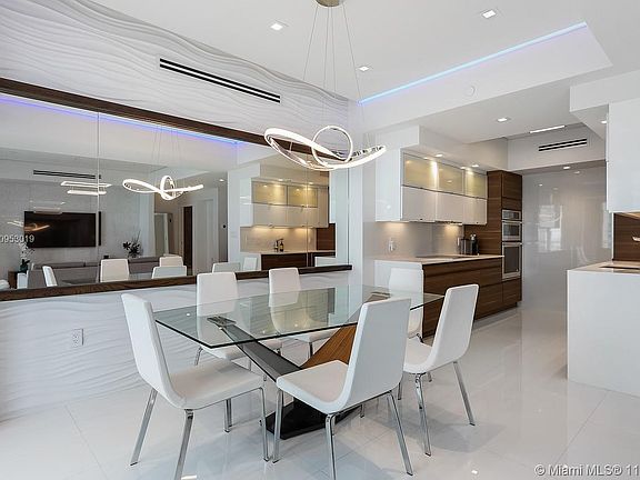 4th image of 400 S Pointe Dr #Penthouse 2506