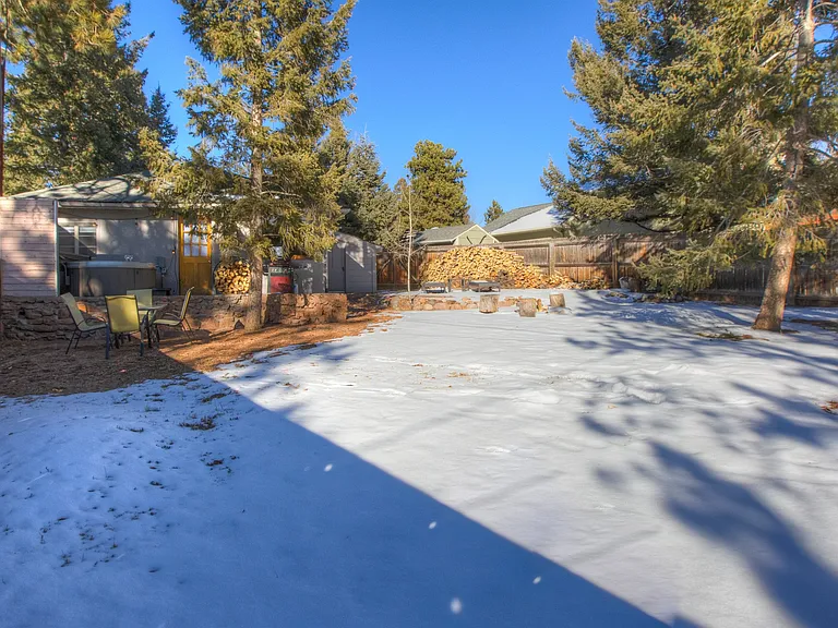 321 E Gunnison Ave — Photo 33