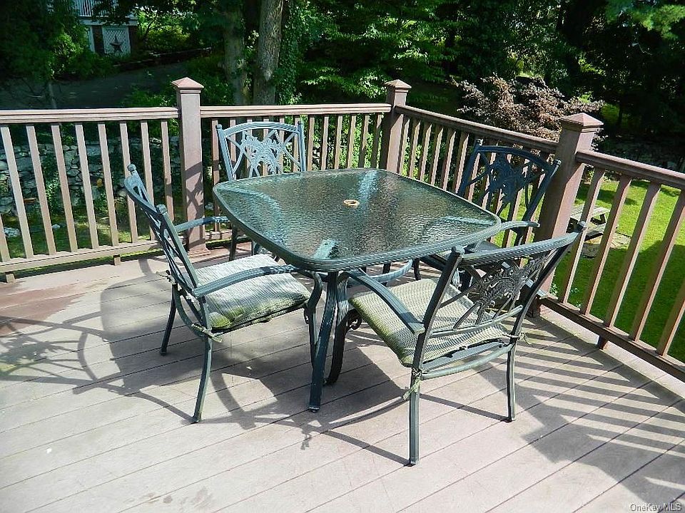 1st image of 4 Kensico Knoll Pl