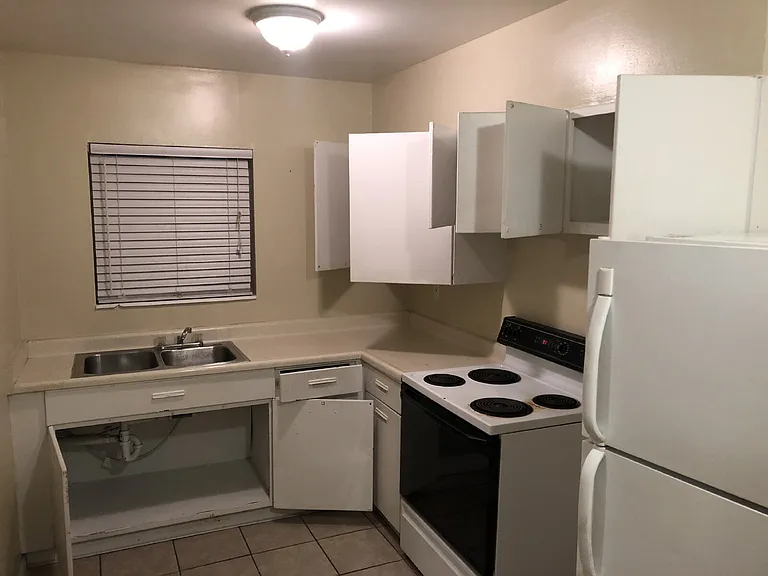 838 S Roberta St #1 — Photo 5
