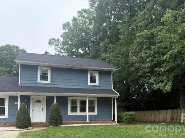4900 Carriage Drive Cir, Charlotte, NC 28205