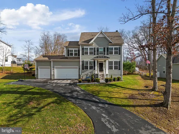 1027 W Masters Dr, Cross Junction, VA 22625