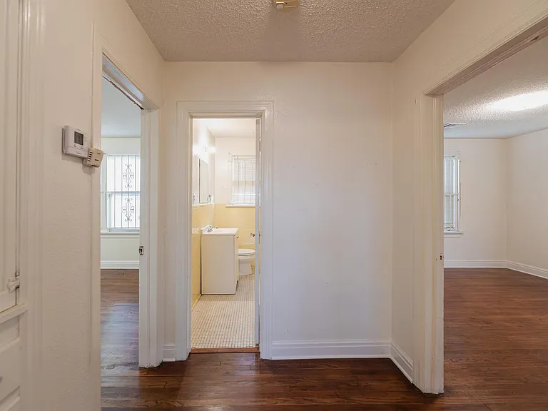 2442 N Jordan Ave — Photo 13