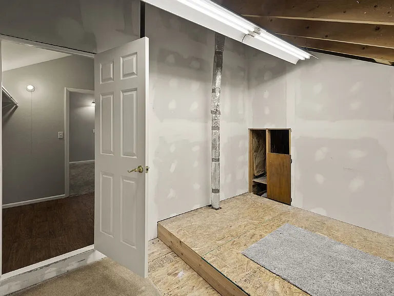 144 W Rockrimmon Blvd #302 — Photo 32