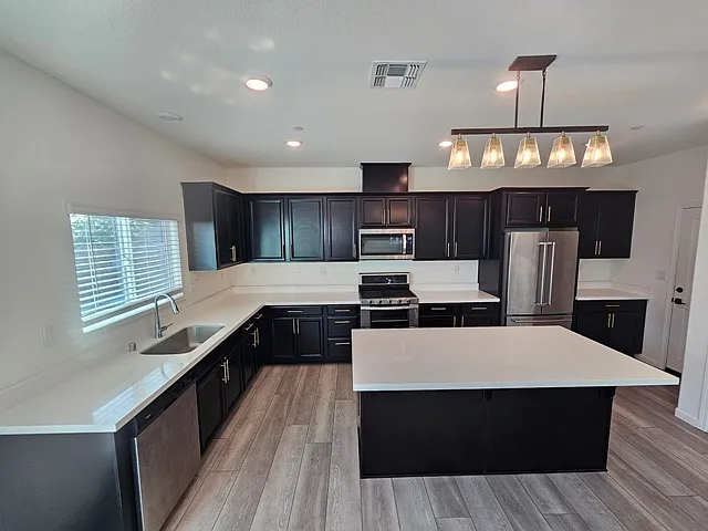 3 bed, 2.5 bath, 1859 sqft, $3,100 — Photo 1