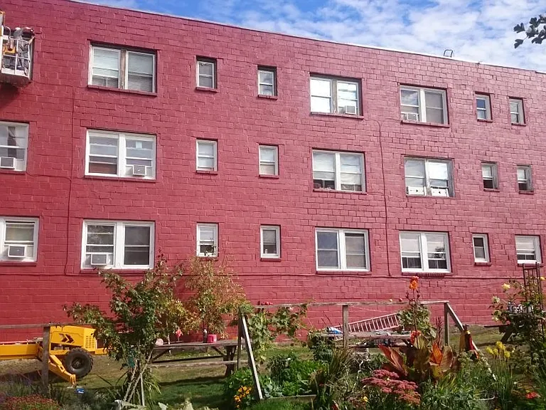Back of apartment buildiing
