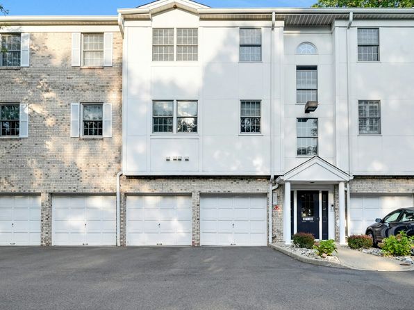 37 Colonial Village Dr