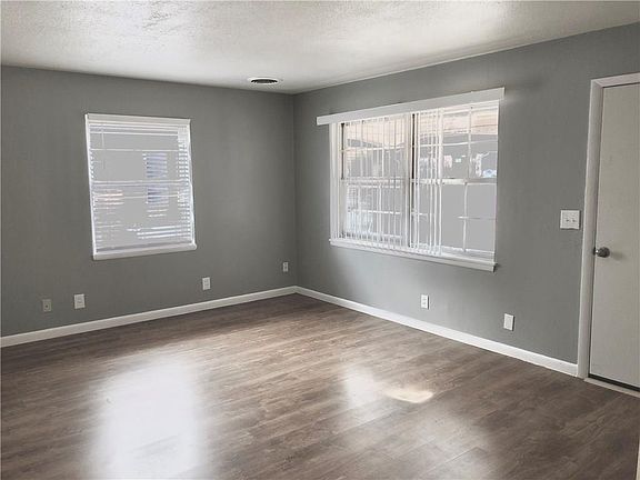 3rd image of 2408 Knox Dr