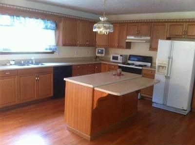 3rd image of 96 Central Dr