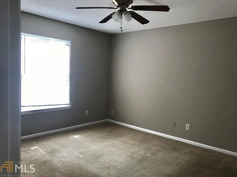 202 Eagle Ct — Photo 4