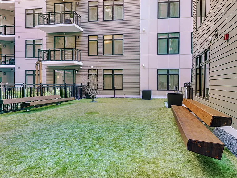 Our pet-friendly community boasts a pet courtyard, dog park, dog run, and pet spa for your furry family members.