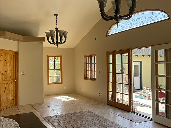 5th image of 23437 Vanowen St #1