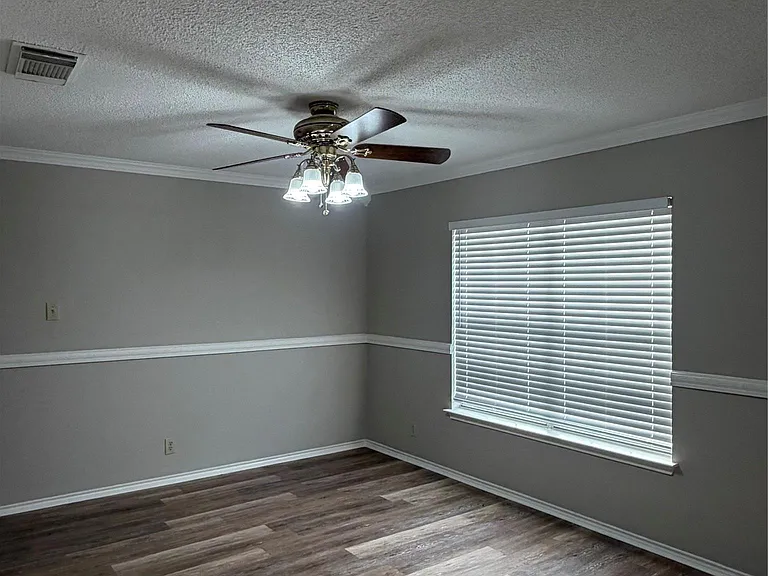 305 Stone Park — Photo 4