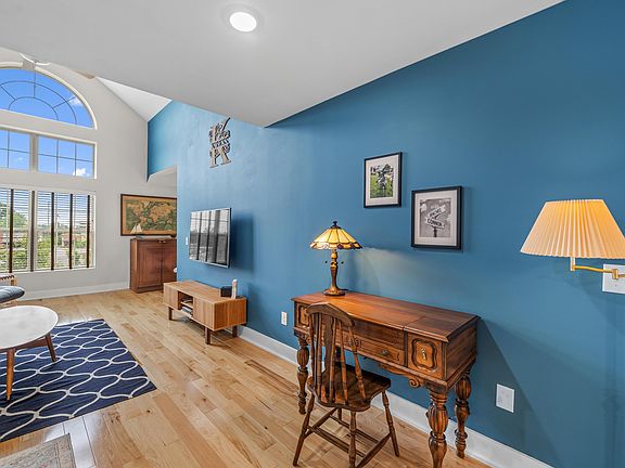 4th image of 39665 Springwater Dr