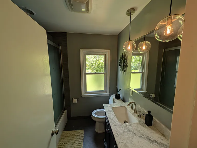 409 E Spooner Rd — Photo 5