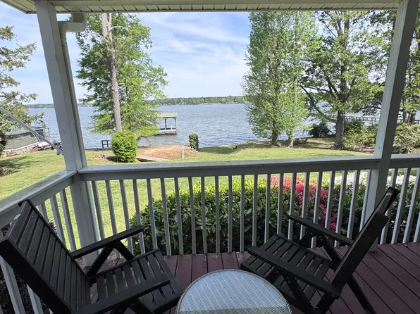 212 Irvines Cir, Greenwood, SC 29646