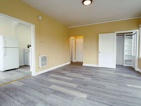 3rd image of 3201 Beaumont Ave APT 22