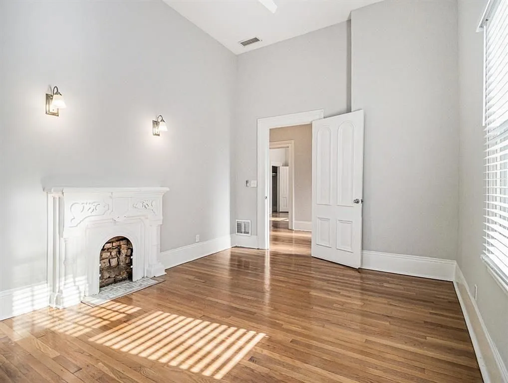 3 bed, 2.0 bath, 2510 sqft, $3,250 — Photo 4