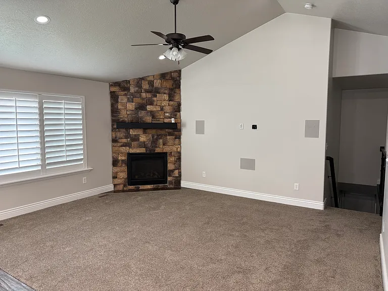 587 N Hills Ct — Photo 26