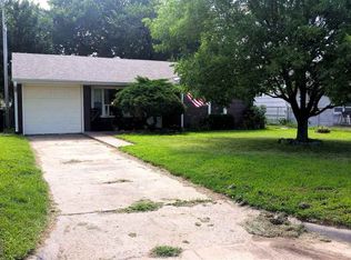 1106 N 10th St, Arkansas City, KS 67005