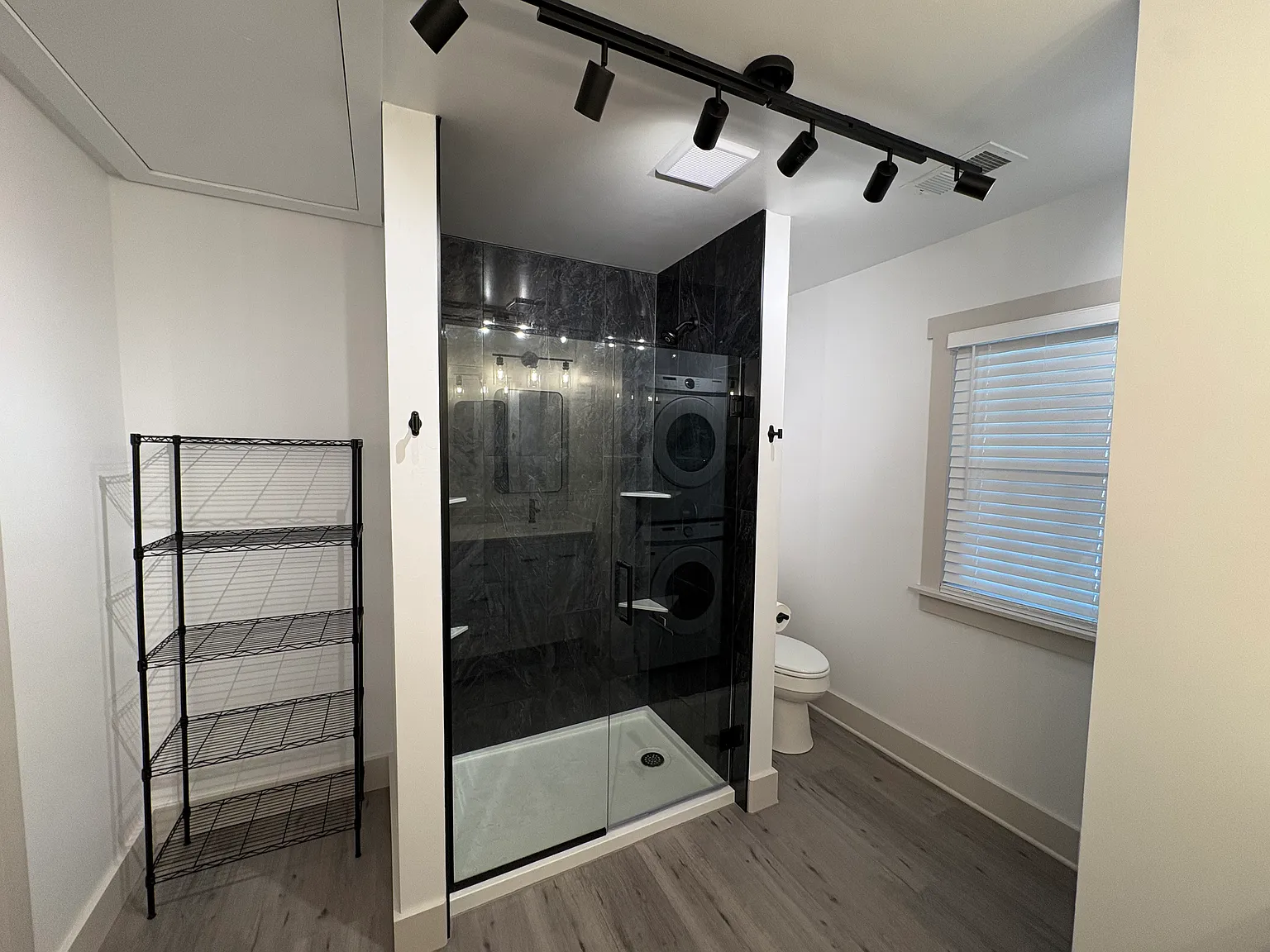 2 bed, 1050 sqft, $1,900 — Photo 3