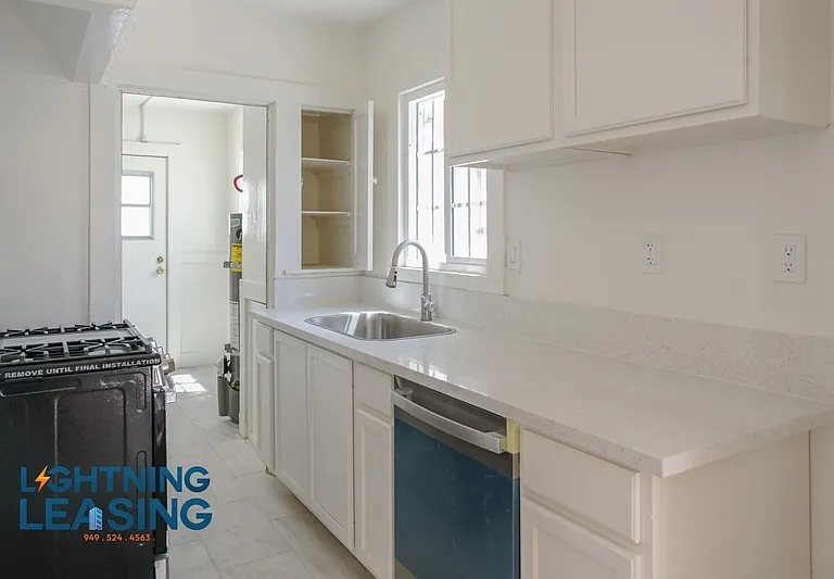 1326 N Serrano Ave — Photo 3